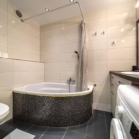 Babiego Lata Spacious *