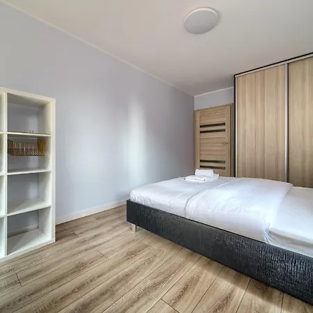 Babiego Lata Spacious