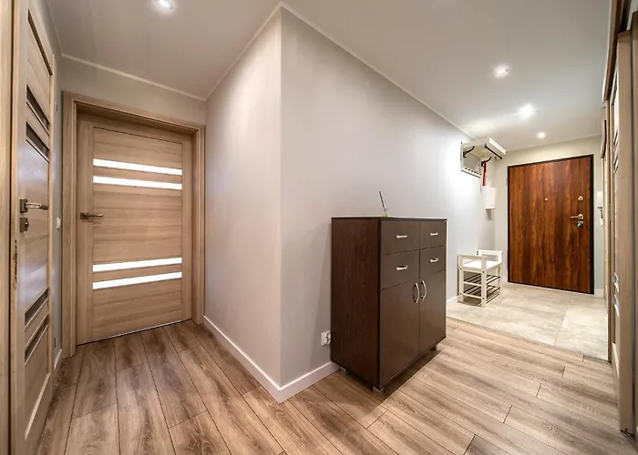 Babiego Lata Spacious