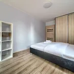 Babiego Lata Spacious
