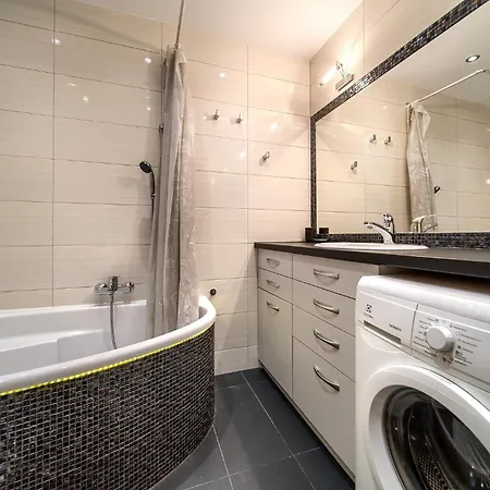 Babiego Lata Spacious