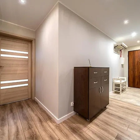 Babiego Lata Spacious