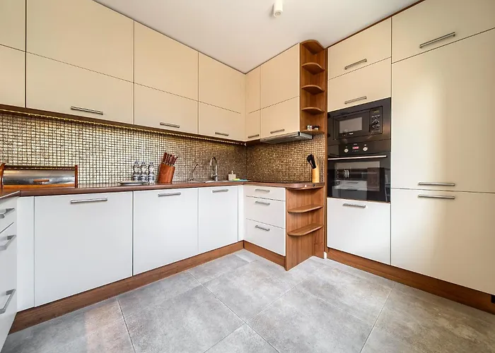 Babiego Lata Spacious *