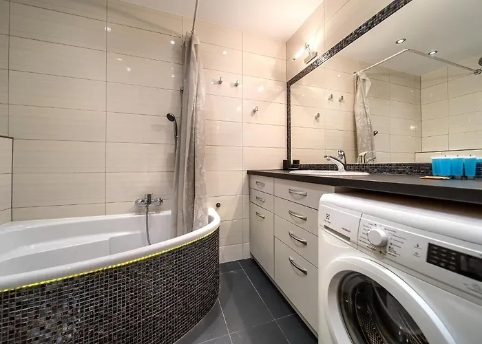 Babiego Lata Spacious