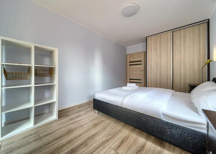 Babiego Lata Spacious